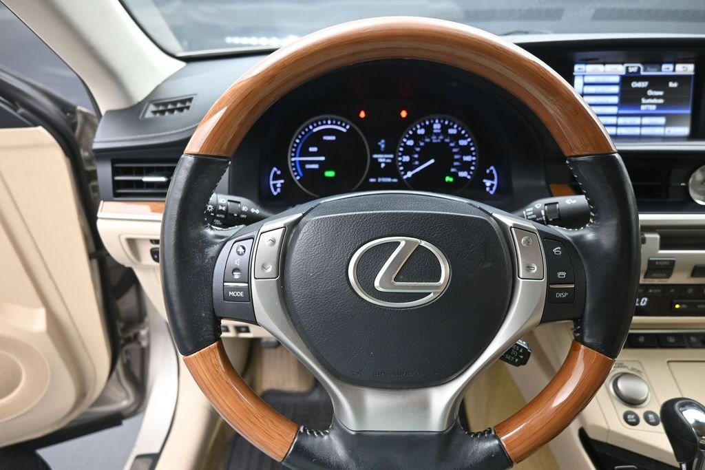 Used 2014 Beige Lexus 300h image 29