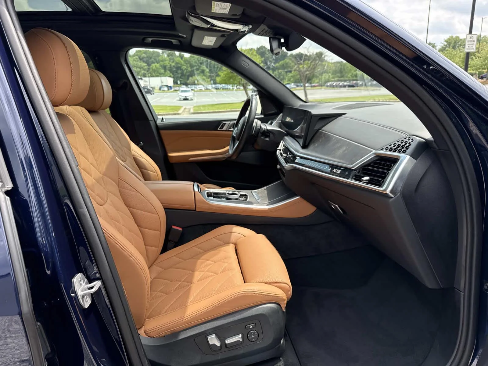 Used 2024 Tanzanite Blue II Metallic BMW xDrive40i image 16