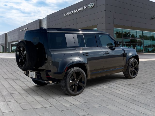New 2026 Carpathian Grey Land Rover X-Dynamic SE image 5