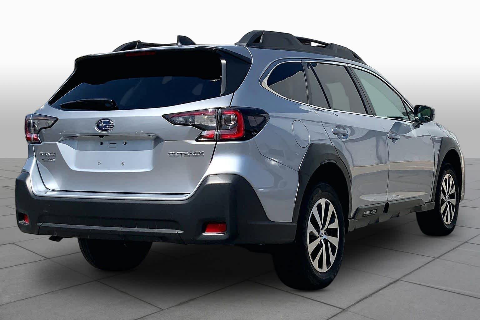 Used 2025 Ice Silver Metallic Subaru Premium image 11