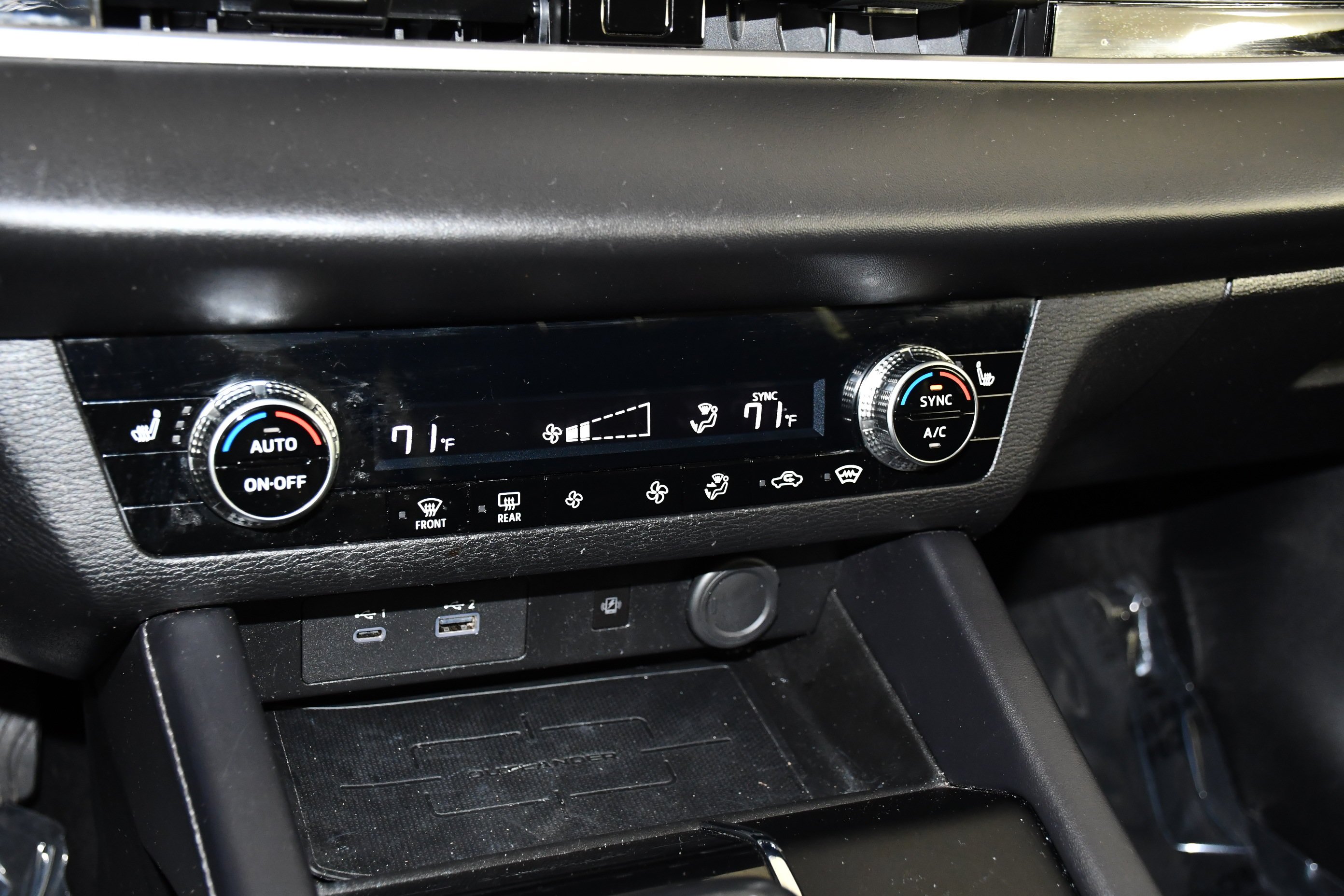 Certified Used 2024 White Diamond Mitsubishi SE image 28