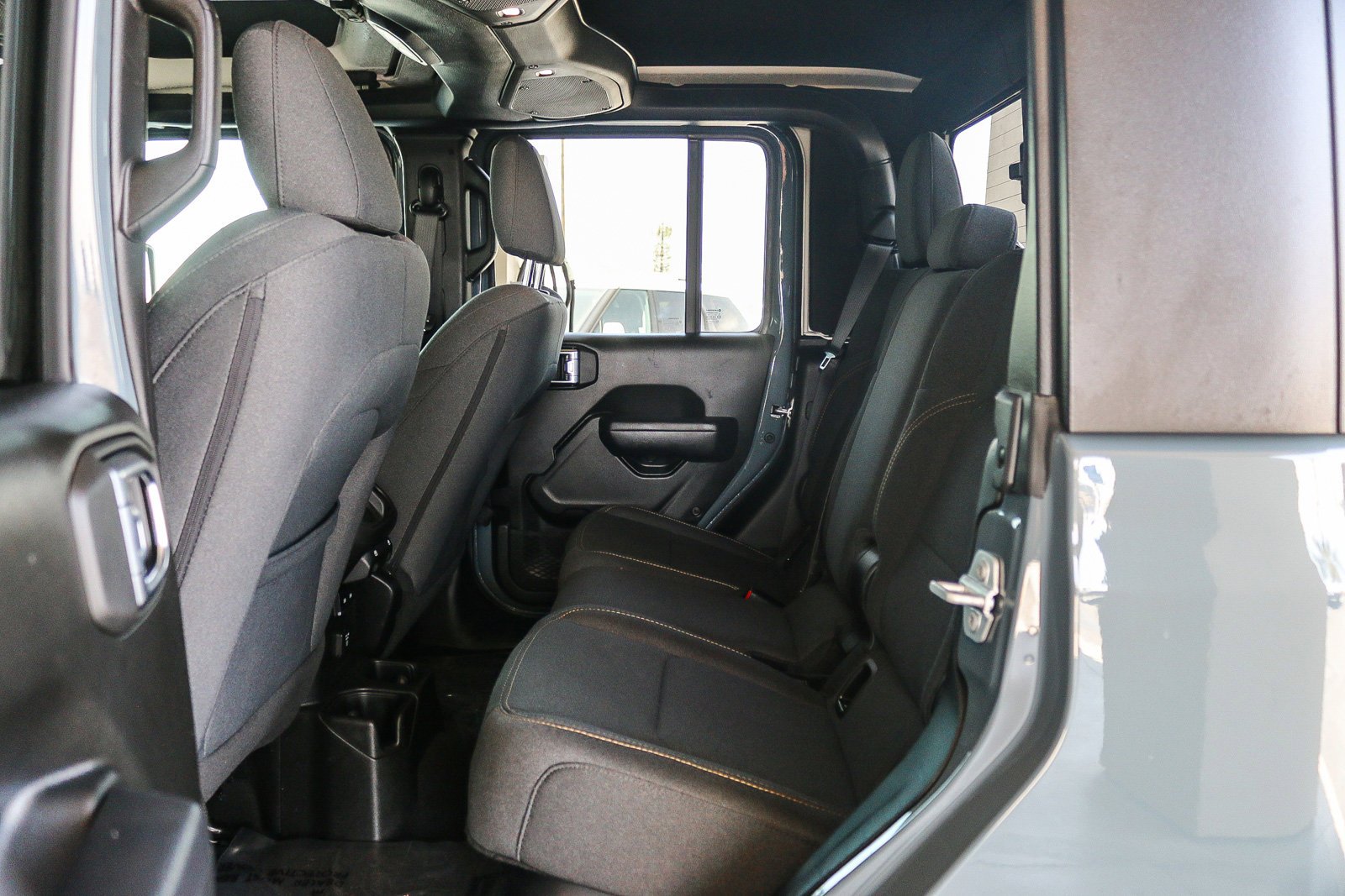 Used 2024 Anvil Clear Coat Jeep Sport S image 19