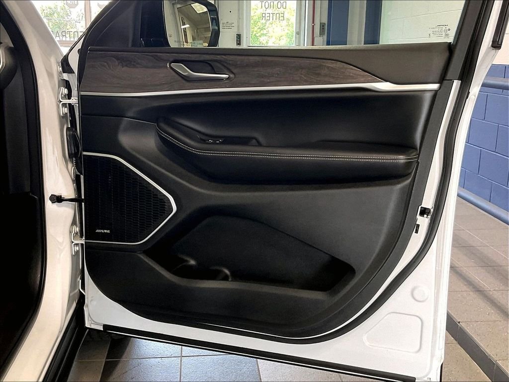 Used 2024 White Jeep 4xe image 12