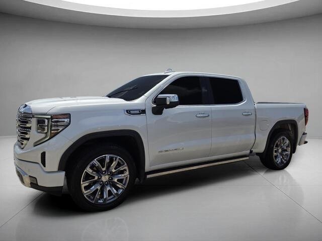 Used 2022 White Frost Tricoat GMC Denali image 1