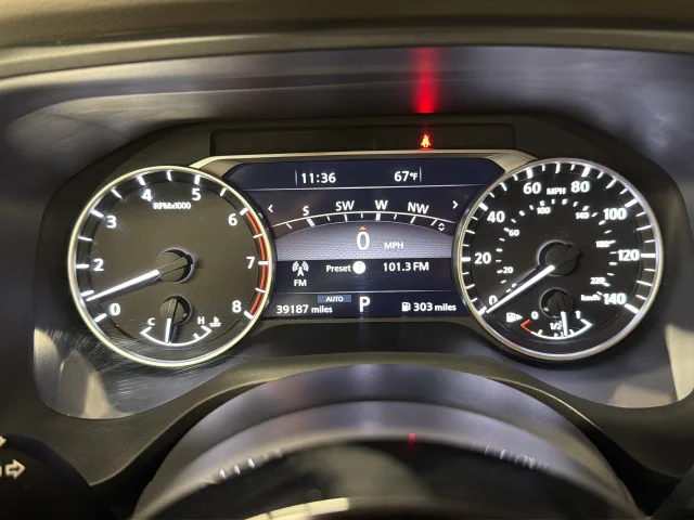Used 2023 Blue Nissan SL image 23