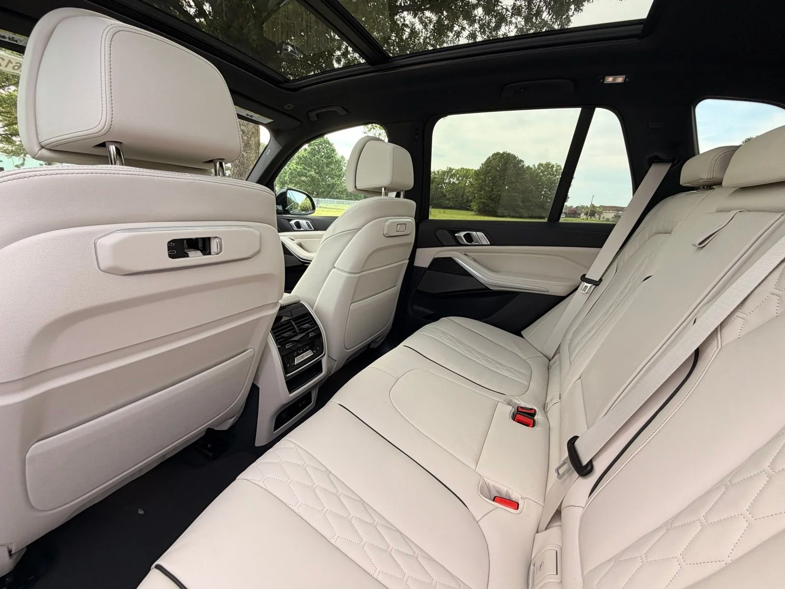 New 2026 Black Sapphire Metallic BMW xDrive40i image 15