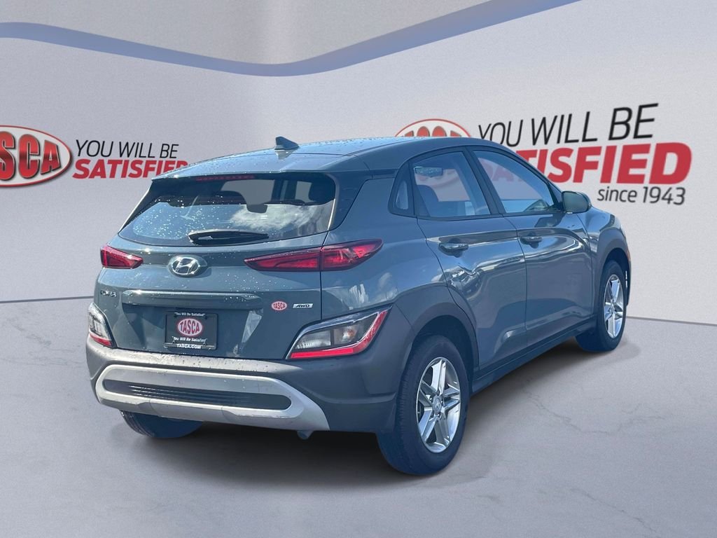 Used 2022 Green Hyundai SE image 6