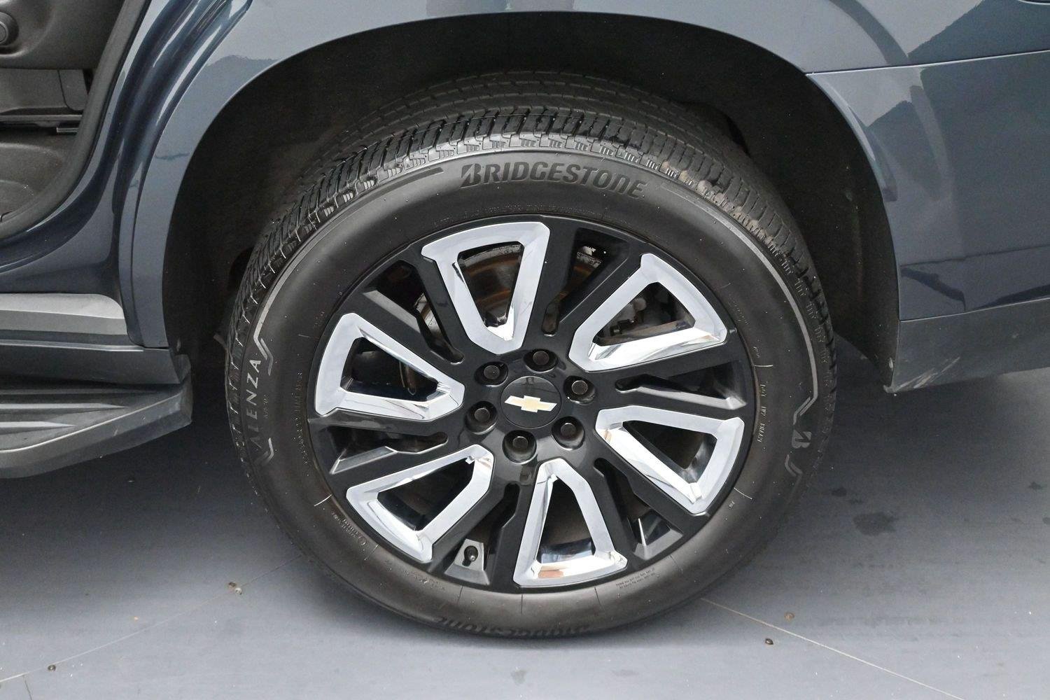 Used 2021 Shadow Gray Metallic Chevrolet Premier image 33