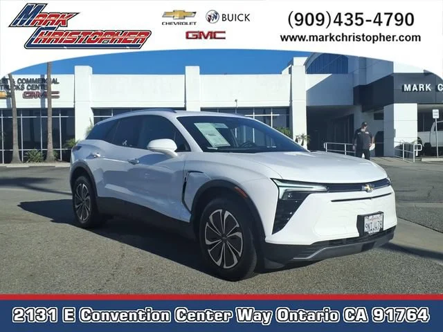 Used 2024 Summit White Chevrolet LT image 1