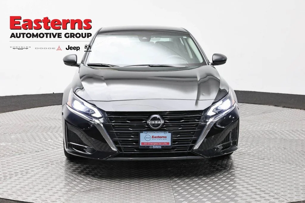 Used 2025 Black Nissan 2.5 SV image 2