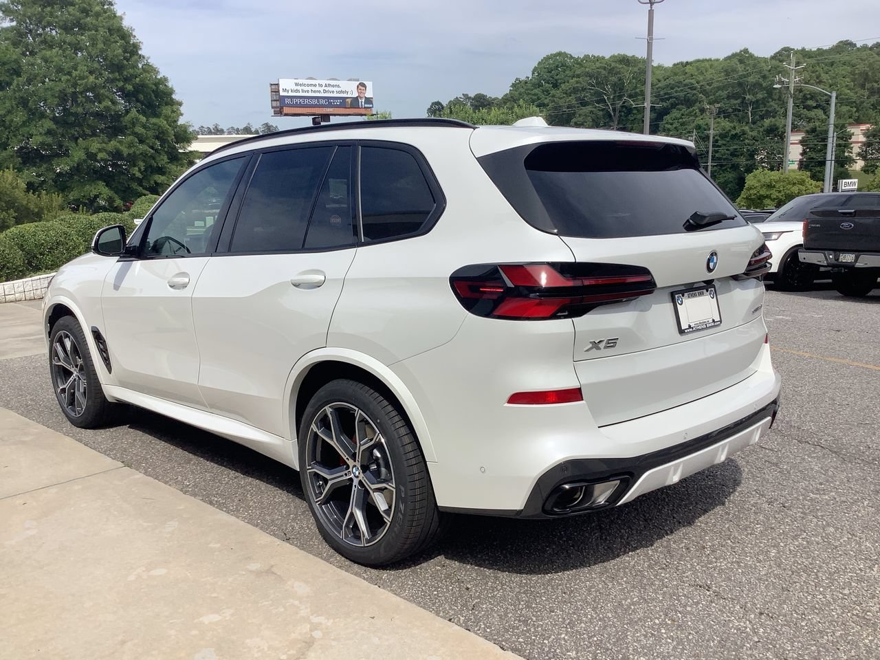 New 2026 Mineral White Metallic BMW sDrive40i image 6