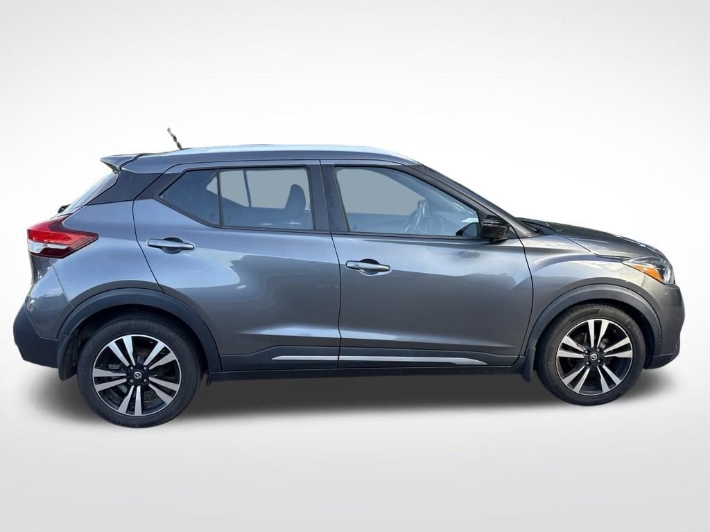 Used 2019 Gray Nissan SR image 2