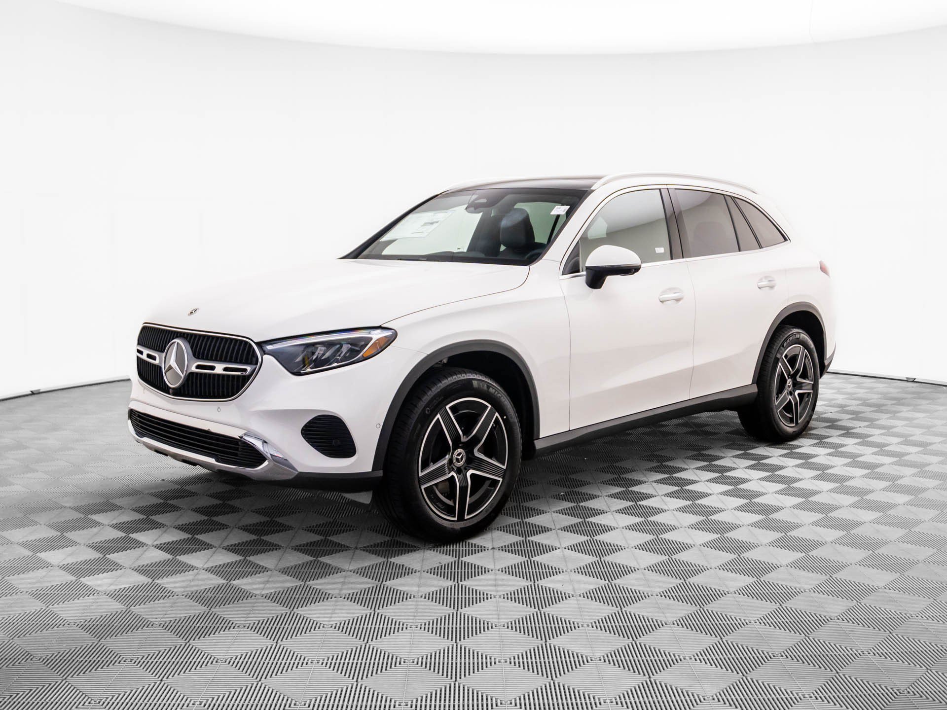 New 2026 White Mercedes-Benz GLC 300 image 37