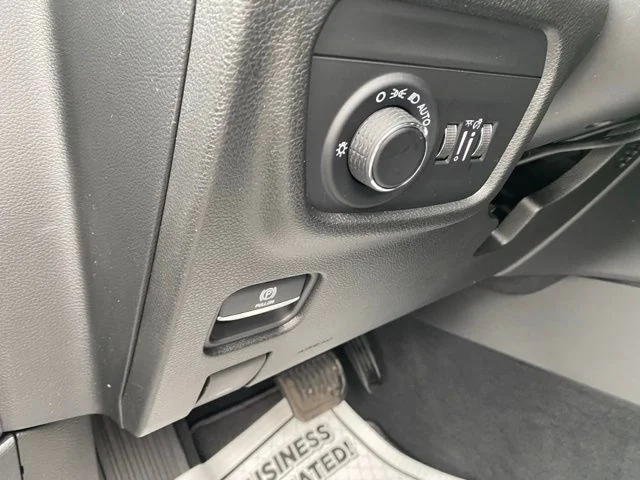 New 2026 Bright White Clear-Coat Exterior Paint Jeep Altitude image 19