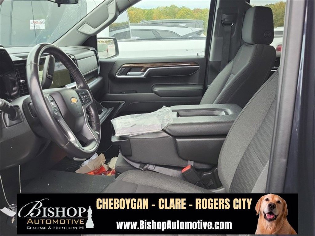 2022 Chevrolet Silverado 1500 LT photo 3