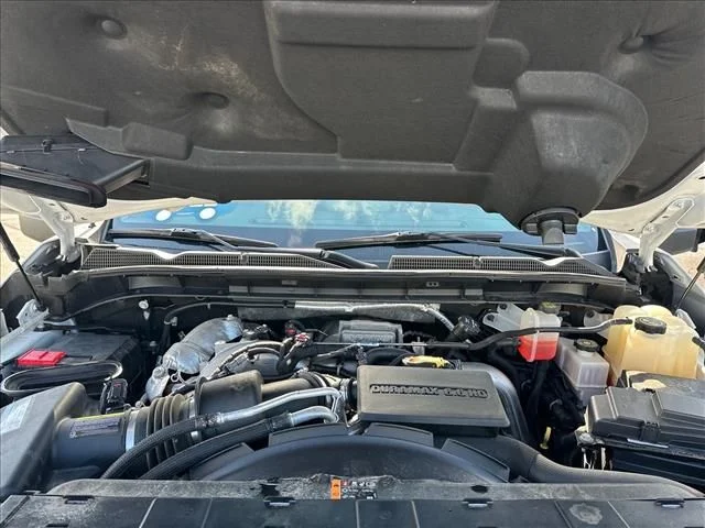 Used 2022 White GMC AT4 image 32