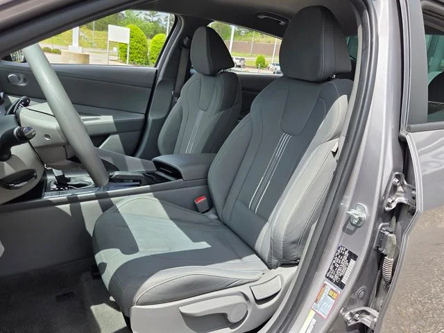 Used 2023 Silver Hyundai SEL image 8