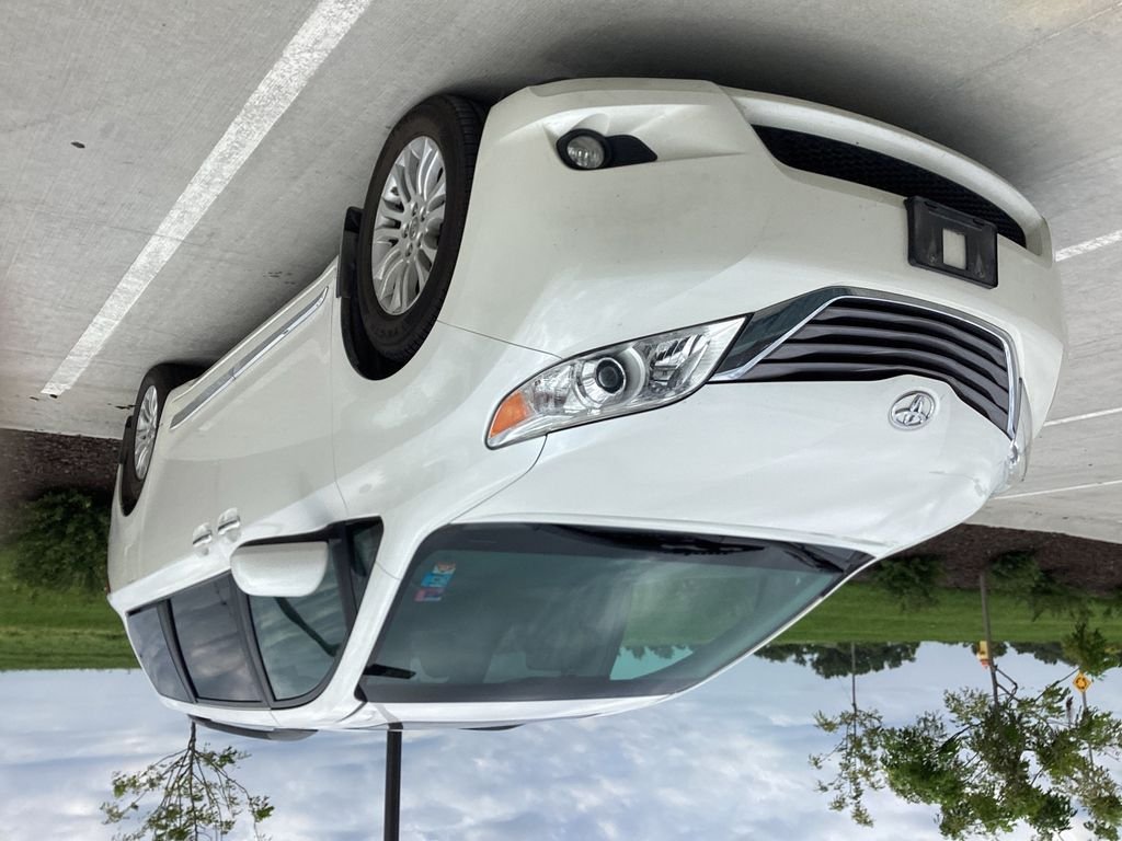 Used 2015 Blizzard Pearl Toyota XLE image 1