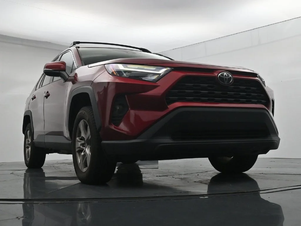 Used 2022 Red Toyota XLE image 17