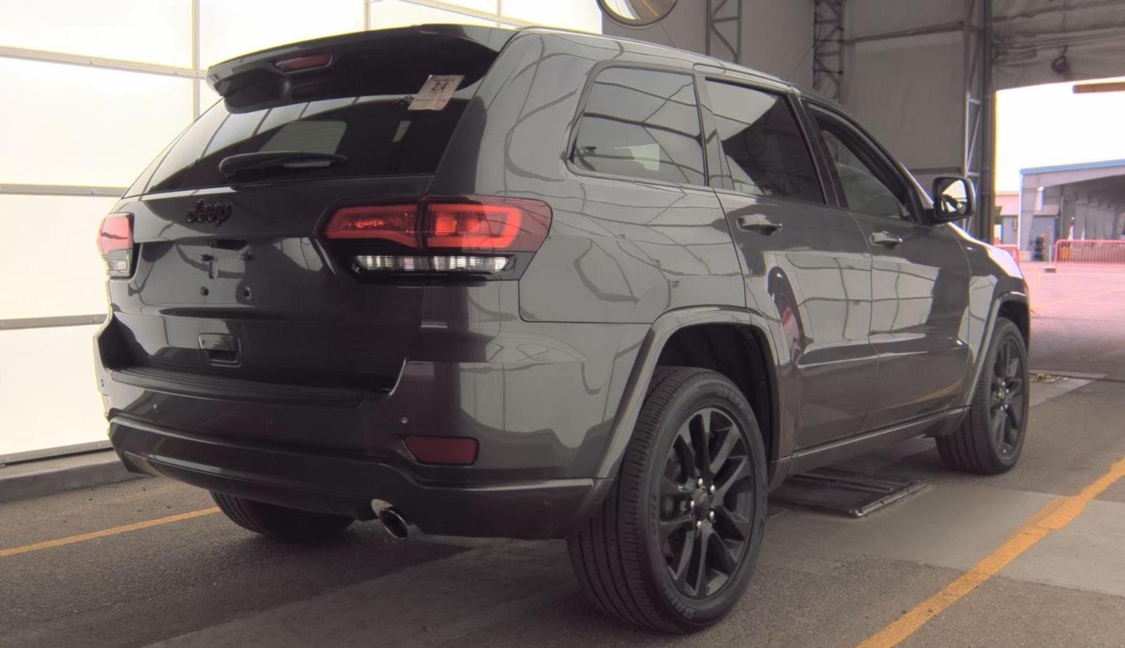 Used 2021 Granite Crystal Metallic Clearcoat Jeep Laredo X image 2