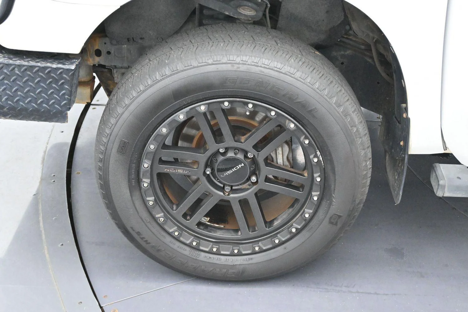 Used 2013 Super White Toyota Grade image 30