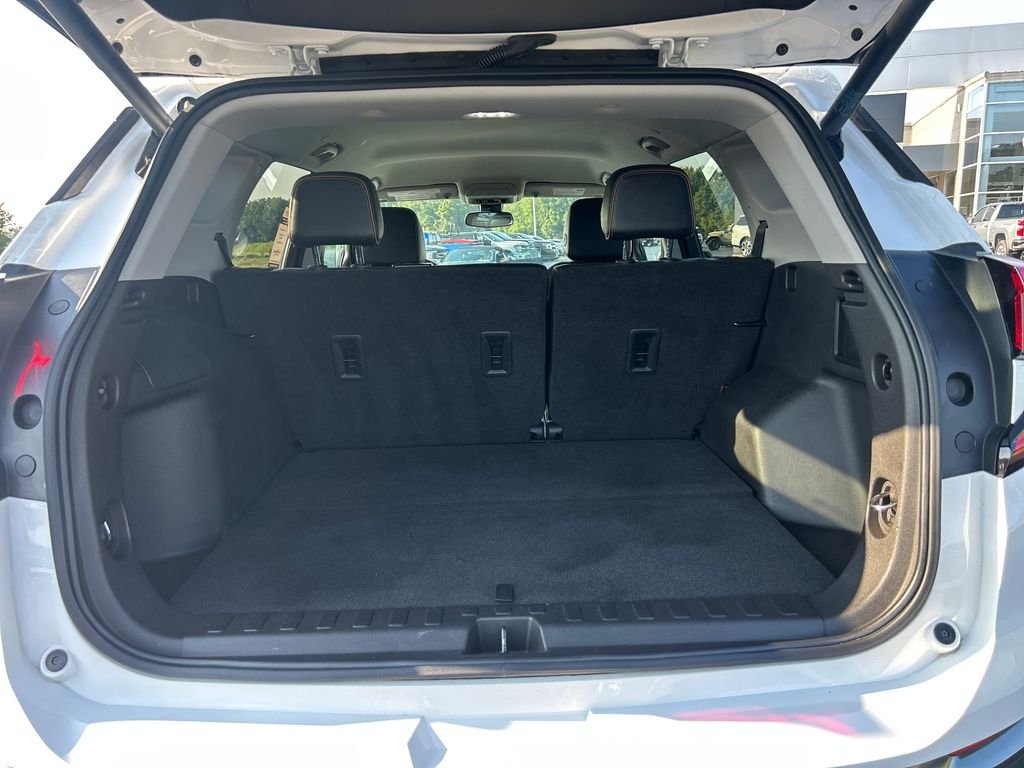 Certified Used 2022 White GMC AT4 image 9