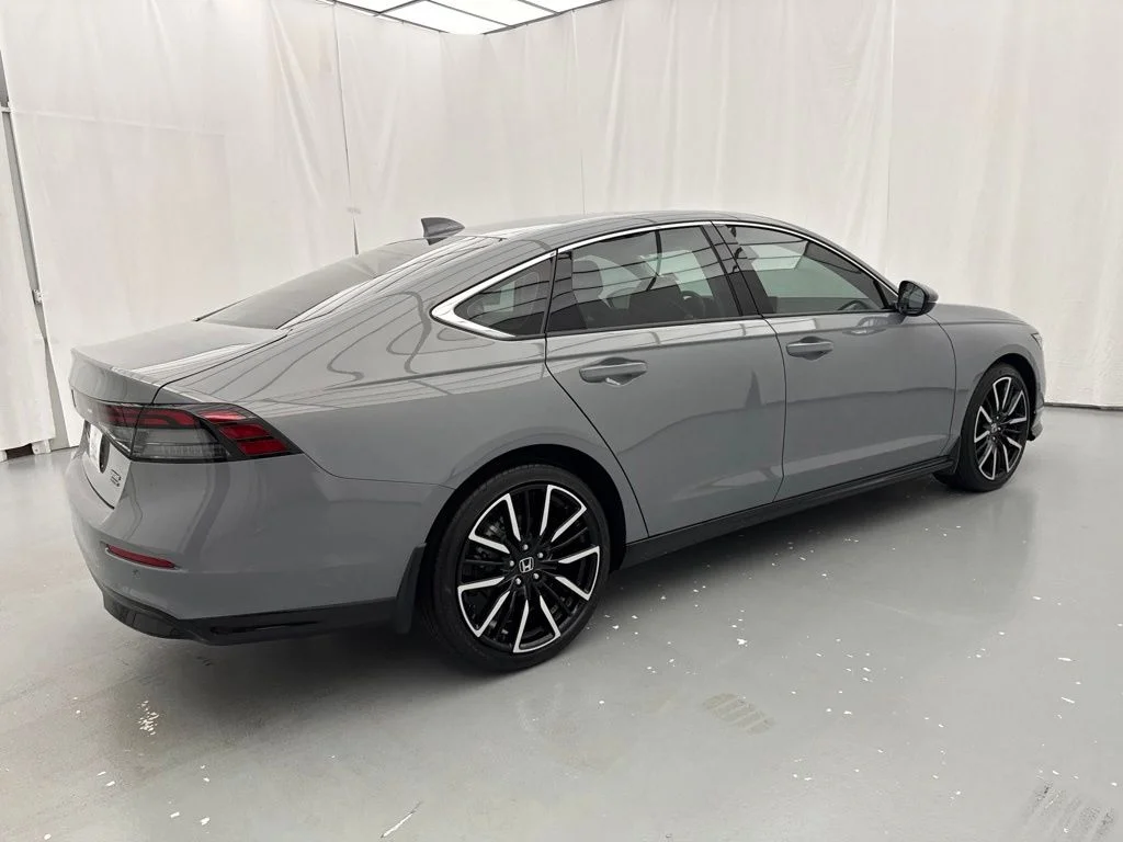 New 2026 Urban Gray Pearl Honda Touring image 13