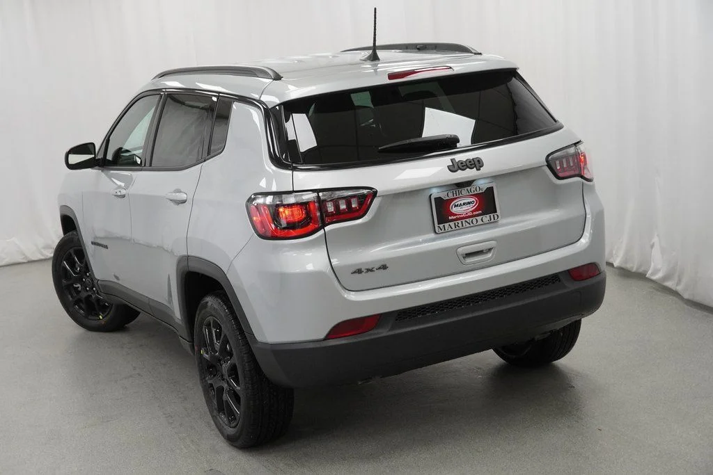 New 2026 Silver Zynith Metallic Clear-Coat Exterior Paint Jeep Latitude image 11