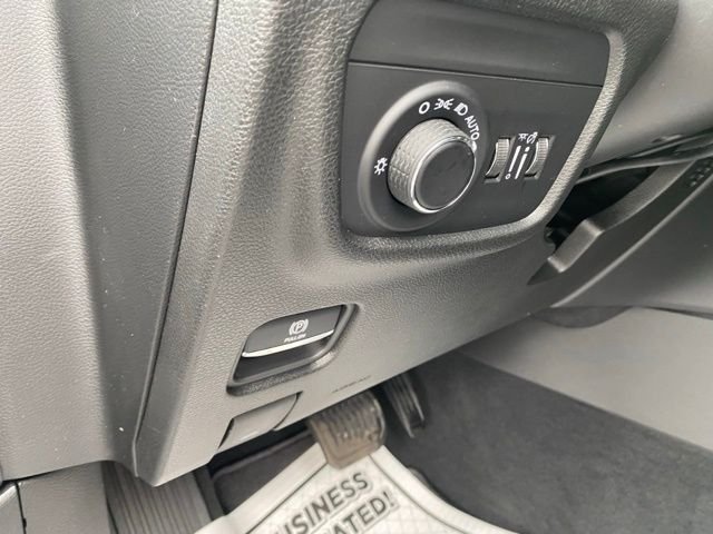 New 2026 Bright White Clear-Coat Exterior Paint Jeep Altitude image 19