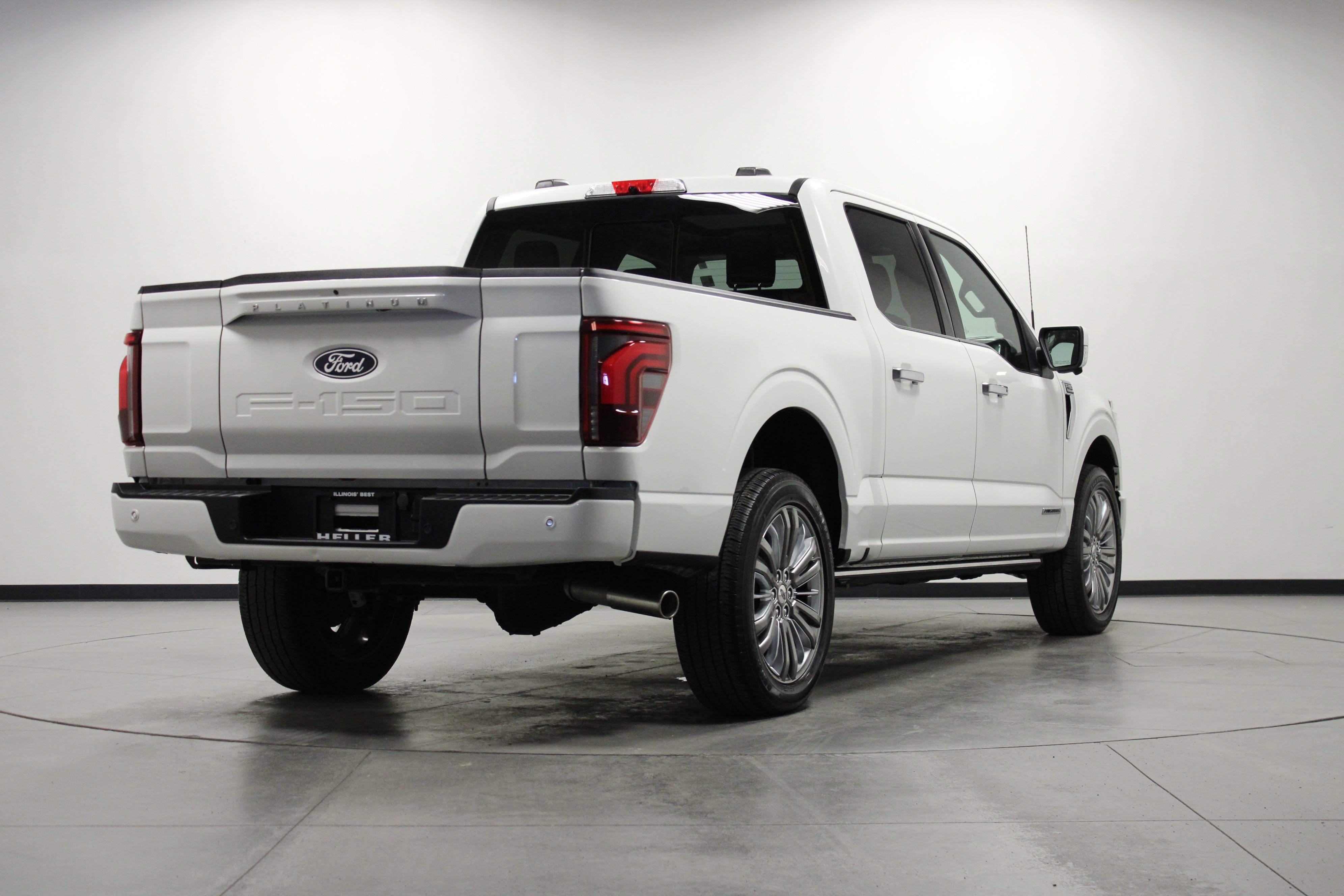 Used 2024 Star White Metallic Tri-Coat Ford Platinum image 4