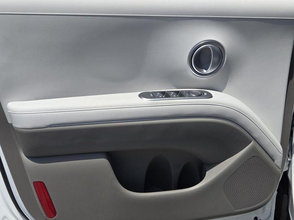 New 2026 White Hyundai Blue SEL 7P image 13