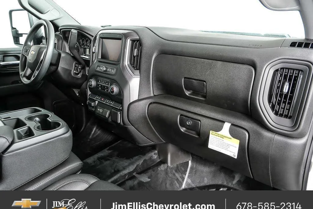 New 2025 Summit White Chevrolet WT image 19