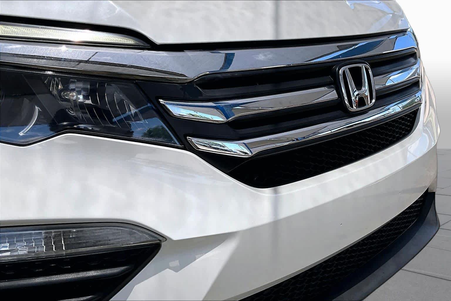 Certified Used 2016 White Diamond Pearl Honda EX image 30