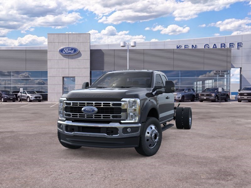 New 2025 Agate Black Metallic Ford XLT image 2