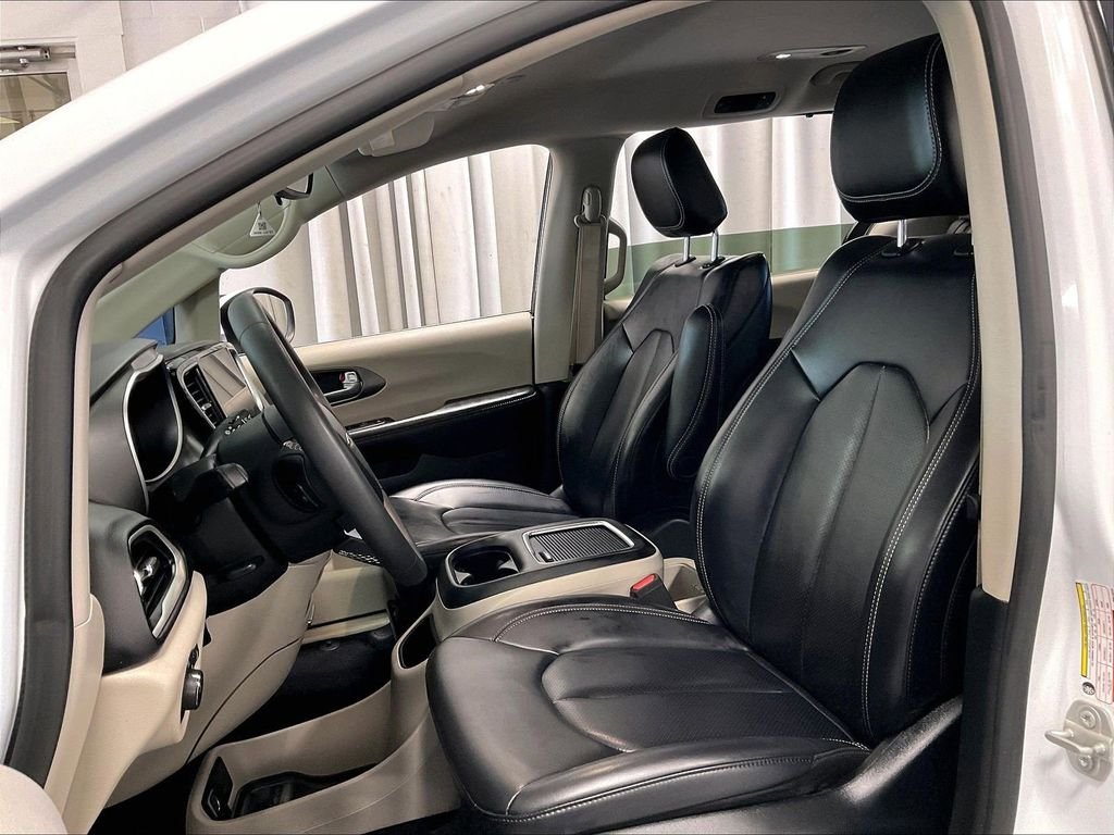 Used 2023 White Chrysler Touring L image 10