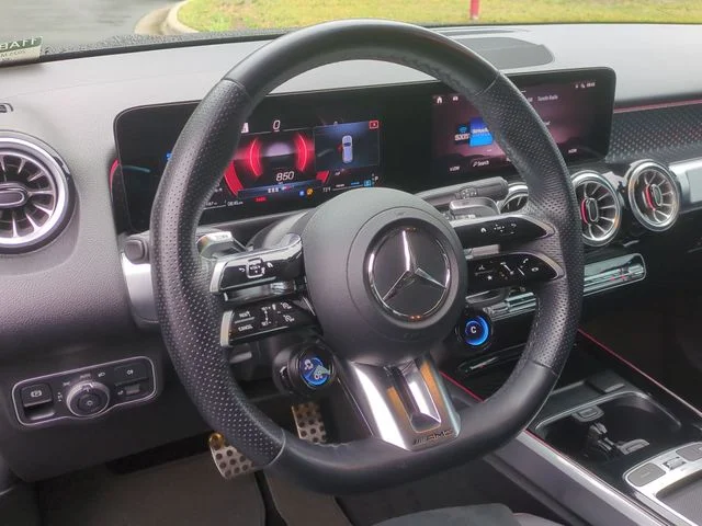 Used 2025  Mercedes-Benz GLB 35 AMG® image 31
