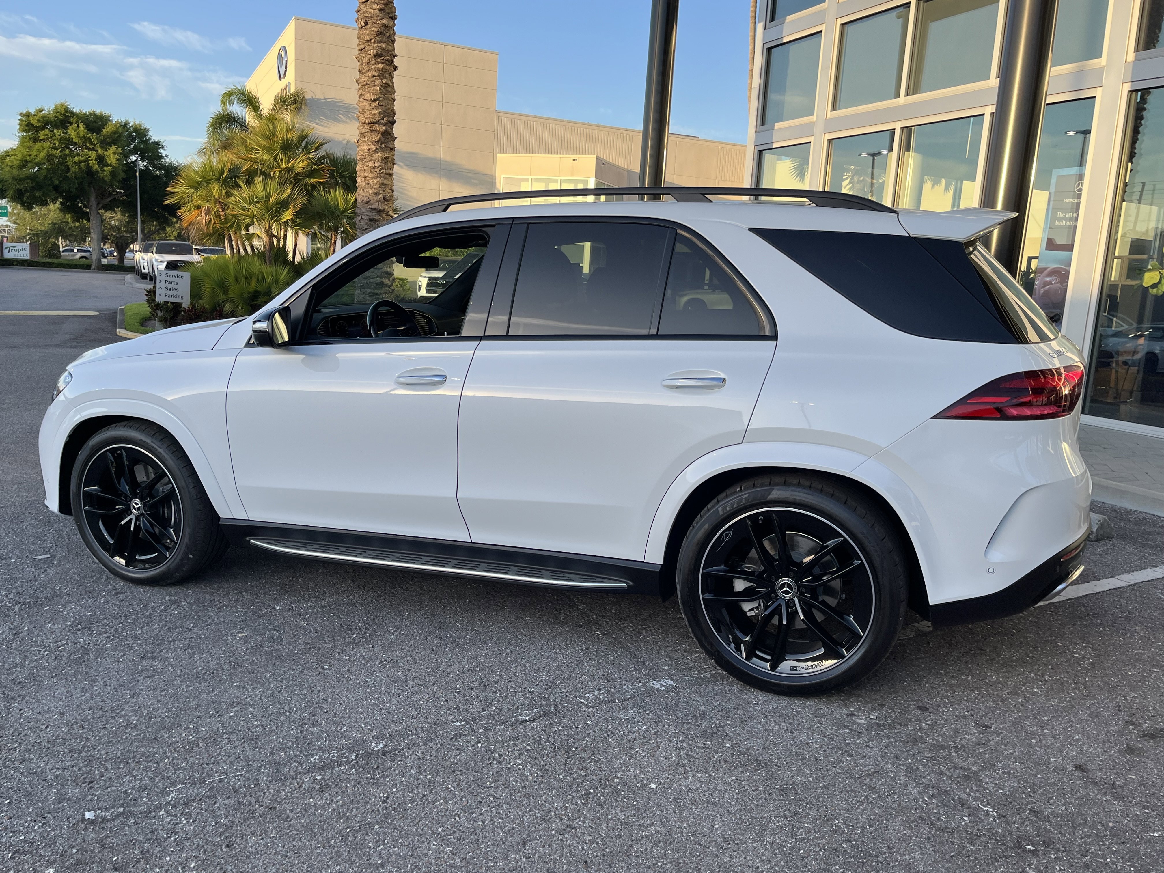 New 2026 MANUFAKTUR Moonlight White Metallic Mercedes-Benz GLE 580 image 35