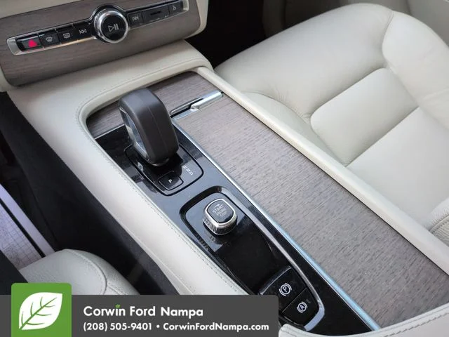 Used 2023 Onyx Black Metallic Volvo  image 17