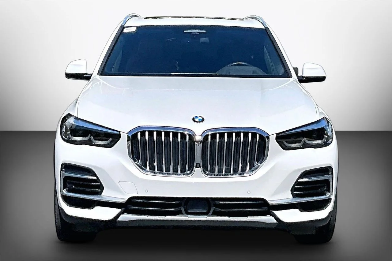 Certified Used 2022 White BMW xDrive40i image 3