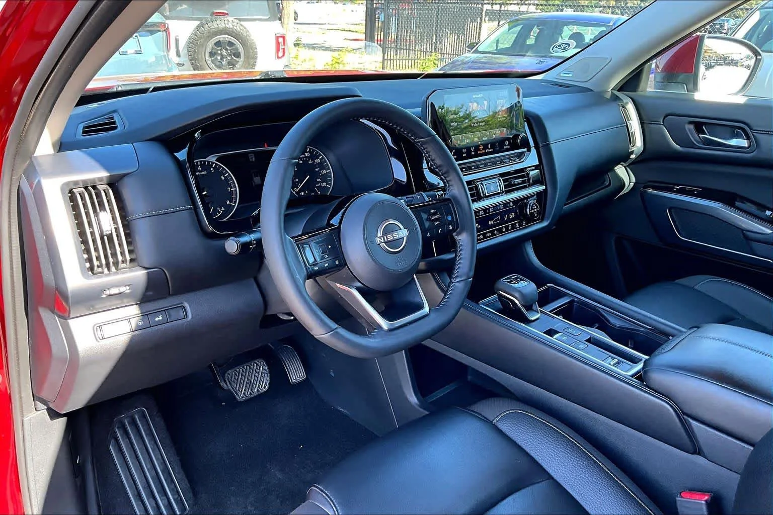 Used 2024 Scarlet Ember Nissan SL image 18
