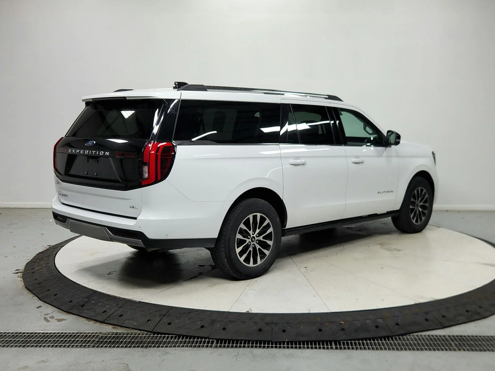 Used 2025 White Ford Platinum image 8