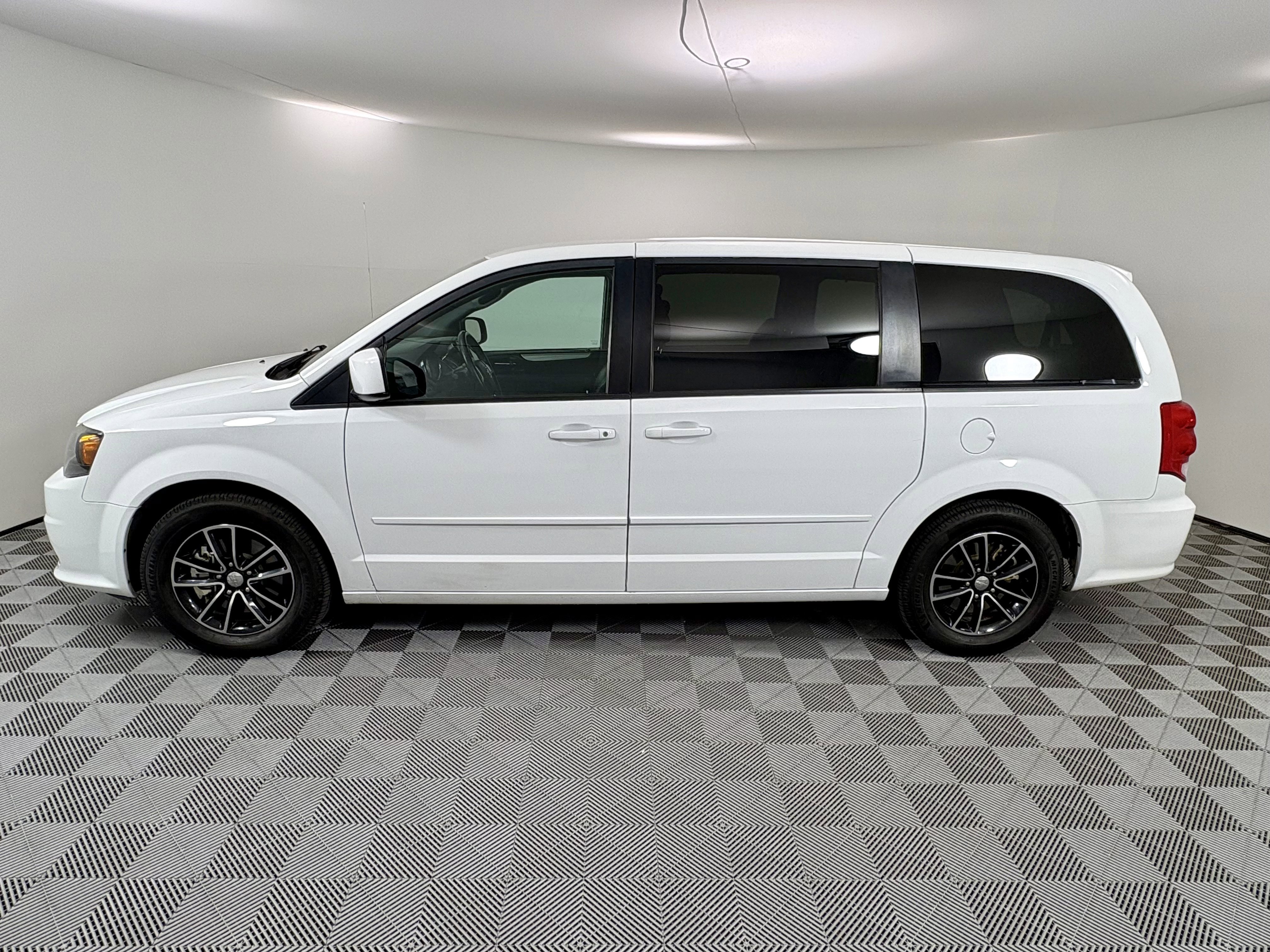 Used 2017 Dodge Grand Caravan GT with VIN 2C4RDGEG1HR740135 for sale in Queen Creek, AZ