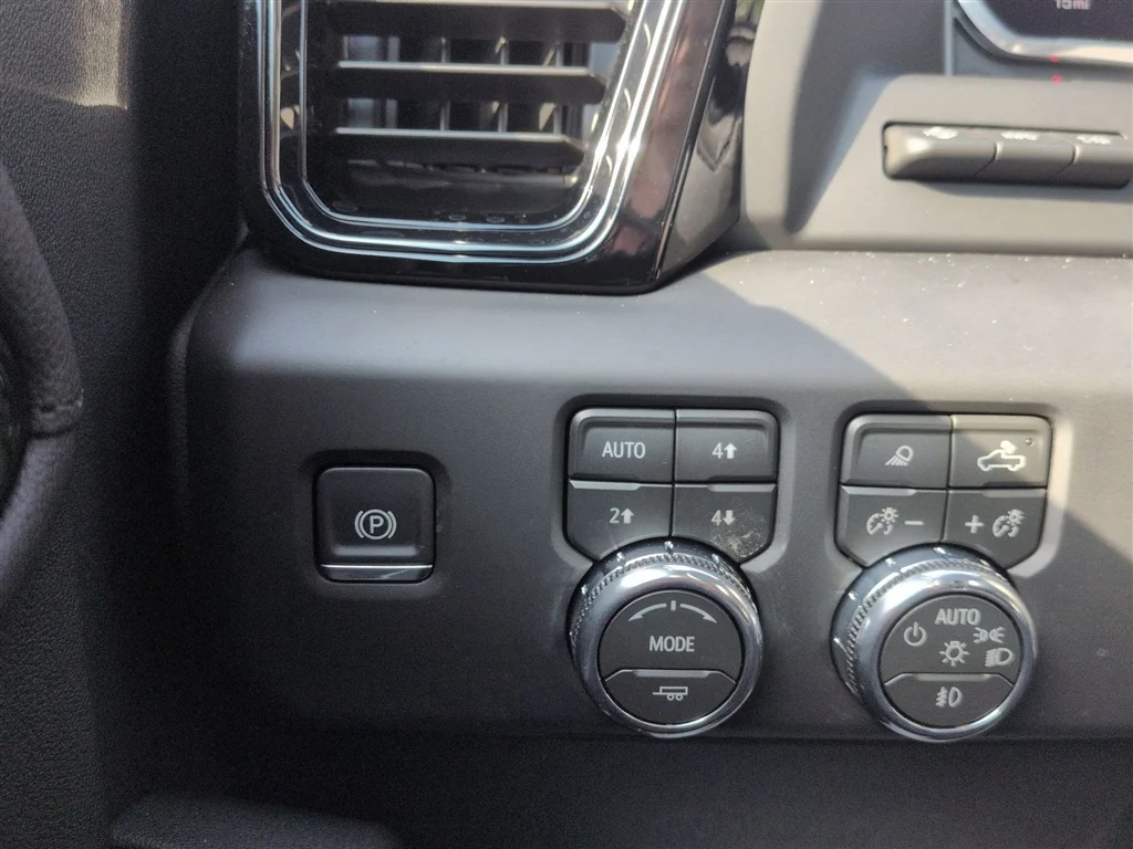 Used 2026 Onyx Black GMC AT4 image 18