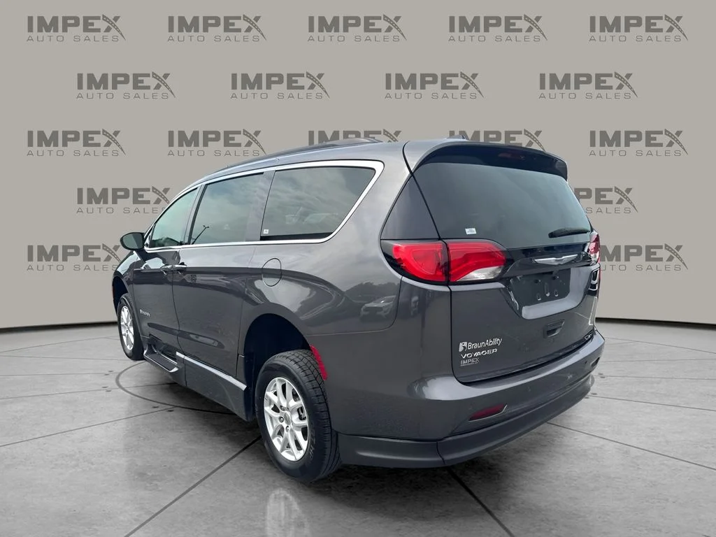 Used 2021 Gray Chrysler LXI image 2