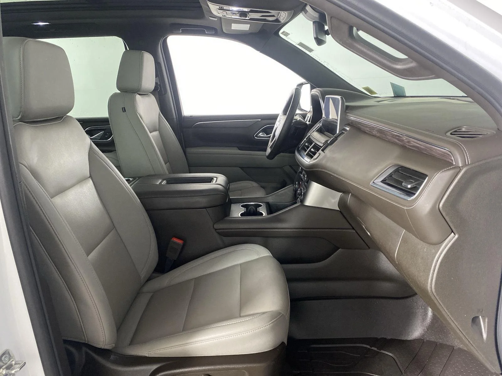 Used 2023 Summit White Chevrolet Z71 image 31
