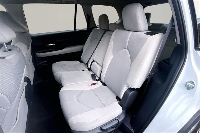 Certified Used 2025 WIND CHILL PEARL Toyota  image 21