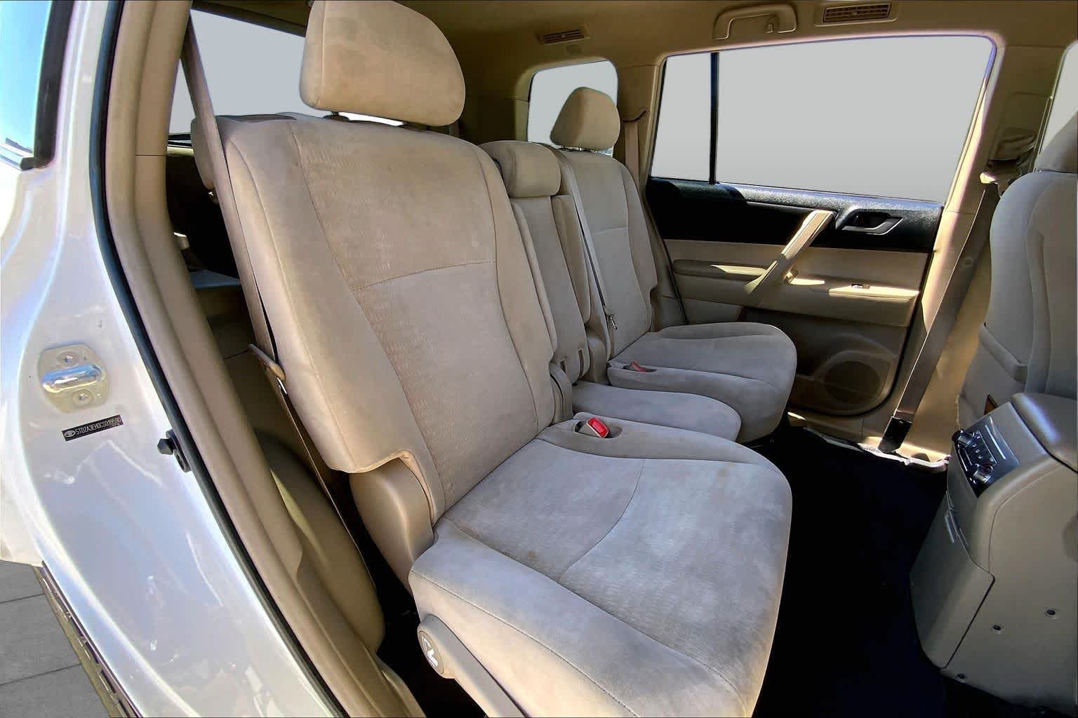Used 2012 Blizzard Pearl Toyota  image 18