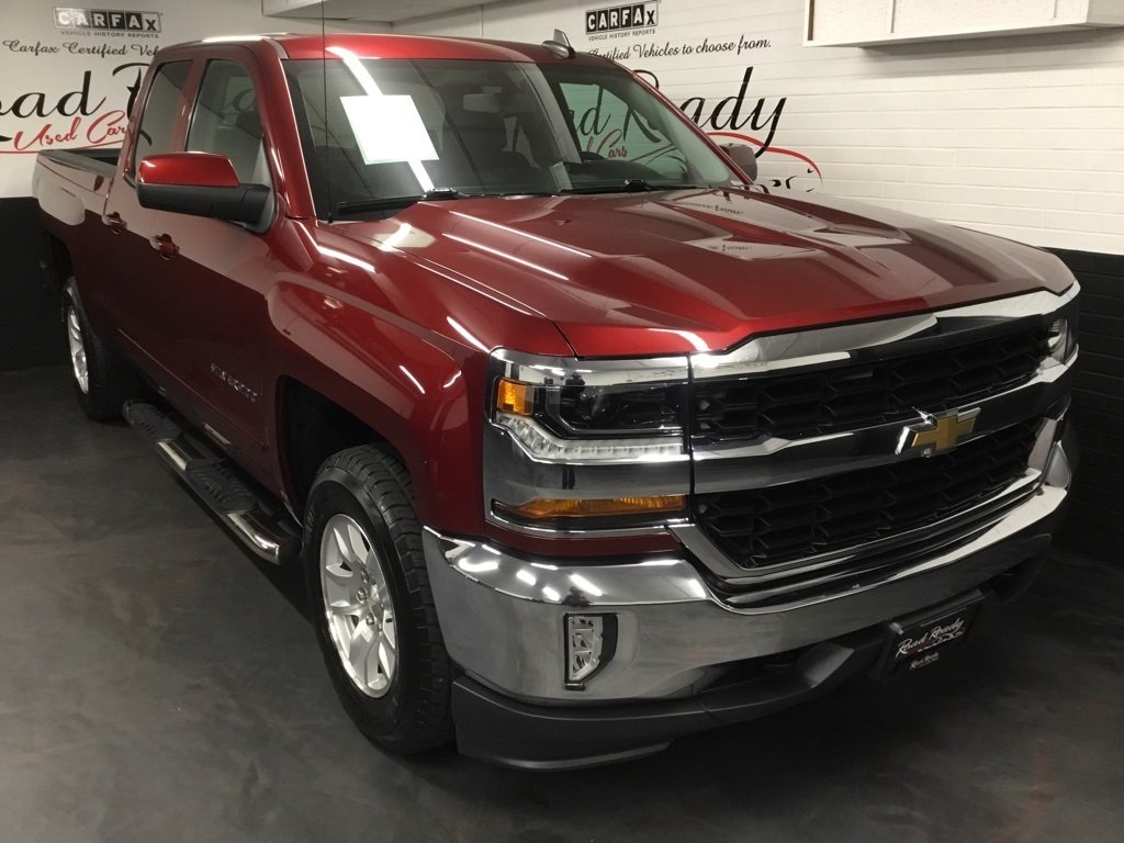 2017 Chevrolet Silverado 1500 LT photo 2