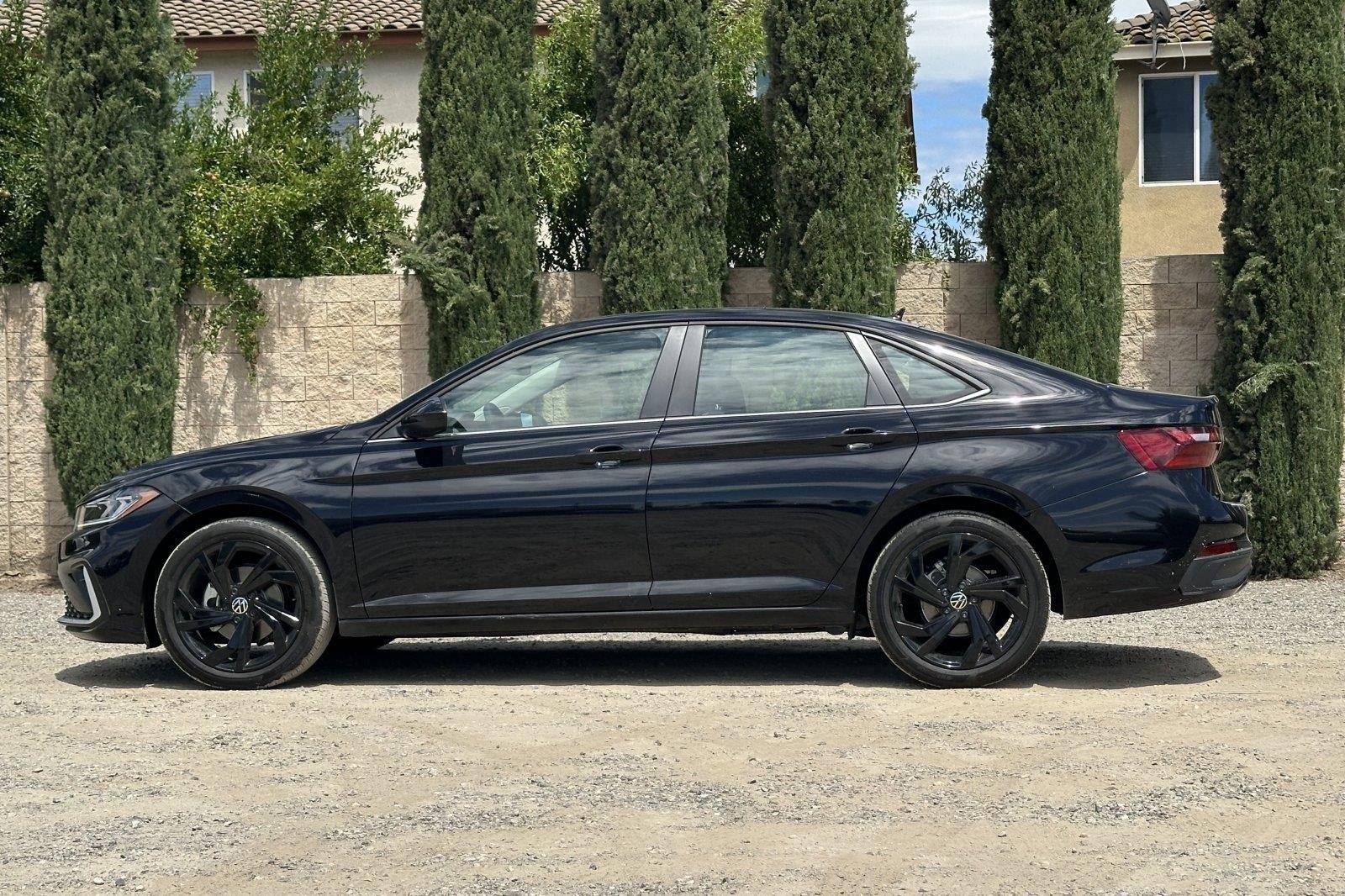 New 2026 Deep Black Pearl Volkswagen SE image 7