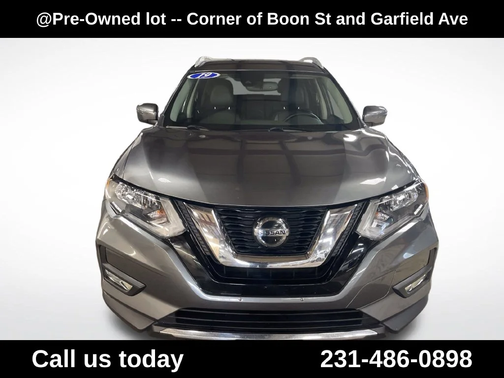 Used 2019 Gray Nissan SL image 8
